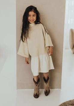 Zand Baje Studio Mini Jurk Dress Knitted Woven Sand