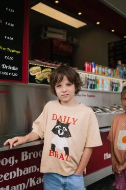 Zand Daily Brat T-shirt Smizing Racoon T-shirt